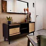 Lujza B Studio 44